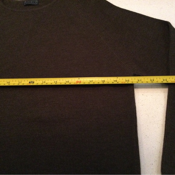 ,4 piece  knit wool blend (skirt, top, sweater and shawl - Picture 13 of 14